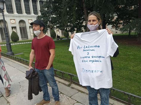 Galer A Madridiario Los Negacionistas Protestan En El Prado Contra La