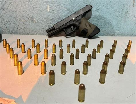 Homem Preso Pistola E Muni Es No Morro Da Conquista Apreens O