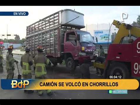 Accidente En Chorrillos Cami N Que Transportaba Pollos Sufre Volcadura