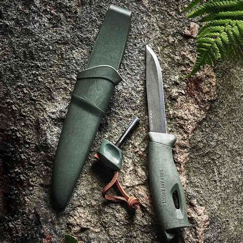 Nóż Light My Fire Swedish FireKnife BIO z krzesiwem Sage Green