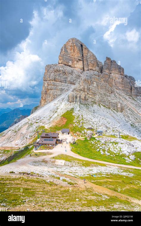 Averau Mountain and Rifugio Averau in Dolomites Stock Photo - Alamy