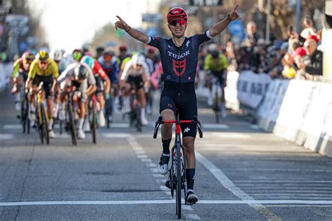 Il Tedesco Marco Brenner Vince A Pesaro La Prima Tappa Della Settimana