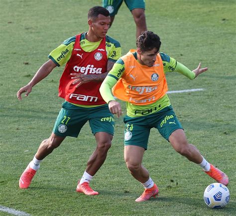 Escalação do Palmeiras time faz treino técnico e aprimora finalizações