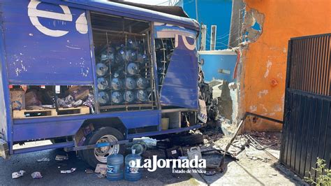 Video Camión sin frenos se impacta en casas de Toluca La Jornada