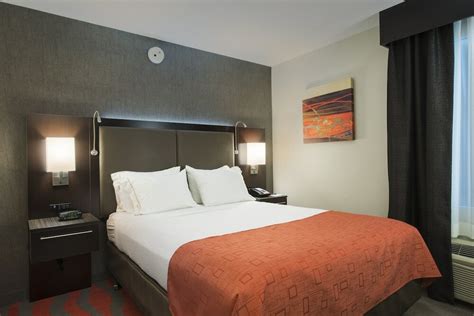 Holiday Inn Express & Suites Boston - Cambridge - Hotels Near Conventions