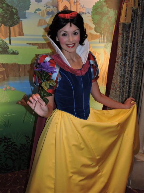 Snow White Disneyland Paris By Bellesprince On Deviantart