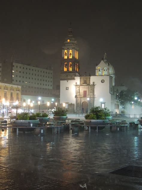 Catedral De Irapuato La Catedral En Una Noche De Lluvia Eperales