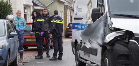 Scooterrijder Raakt Gewond In Sliedrecht Na Botsing Met Werkbus