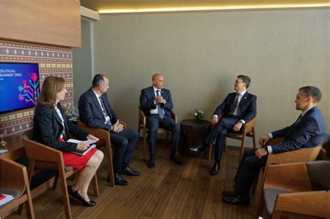 MOLDPRES News Agency Moldovan PM Has Bilateral Meetings At EPC Summit