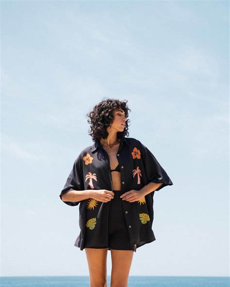BILLABONG On Vacation Short Sleeve Shirt Black Tropical Bikini Village