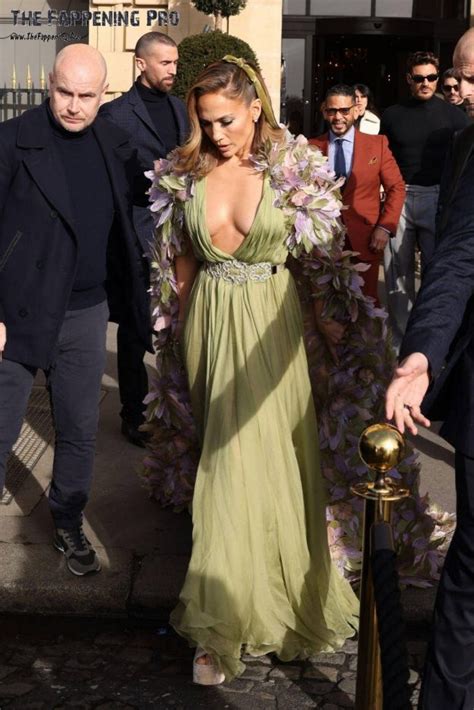 Jennifer Lopez Epxosed Big Tits In Deep Cleavage Photos The Fappening