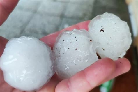 JAKO NEVREME SE SRUČILO NA SLOVENIJU Padao grad veličine jajeta FOTO