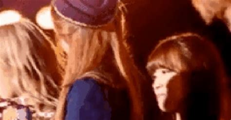 Những cô nàng hot nhất trong các girlgroup vì thái độ Hết bị tố diễn hời hợt lại đến lườm nguýt