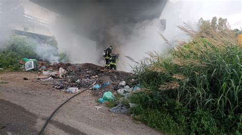 Spadafora In Fiamme Una Discarica Sottostante Il Viadotto Autostradale