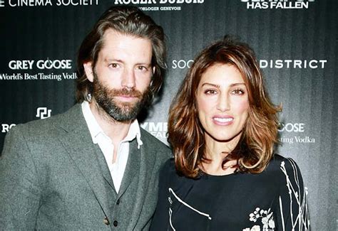 Video Jennifer Esposito Announces Shes Engaged Tv Guide