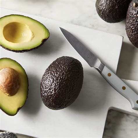 How To Keep An Avocado Fresh After You Cut It Collins Shened