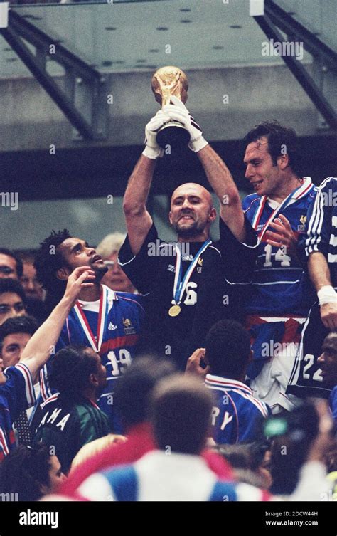 Fabien barthez world cup trophy hi-res stock photography and images - Alamy