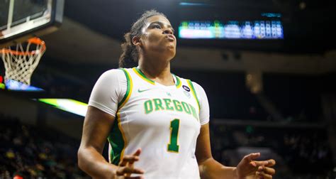 Oregon Ducks Women's Basketball Forward Nyara Sabally Declares for 2022 ...