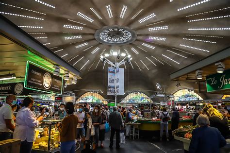 Le marché Central de Royan le royaume de la jovialité Guide de