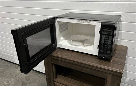 Small Black Rival Microwave, 700 Watts – Creative Bargains