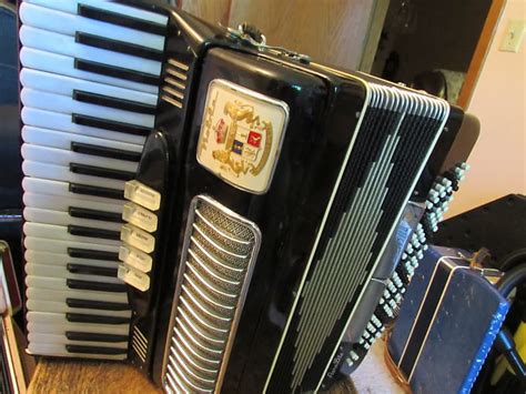 Accordion Noble Aerolite 120 Bass 3 5 LMM 17 5 KB 5 Treble 2 Reverb