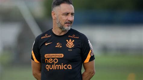 Corinthians anuncia demissão do técnico Vítor Pereira