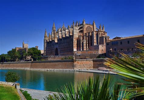 Royal palaces of Spain - SpottingHistory