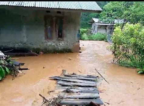 Tanggul Jebol Banjir Bandang Rendam Rumah Dan Sawah Di Simpenan