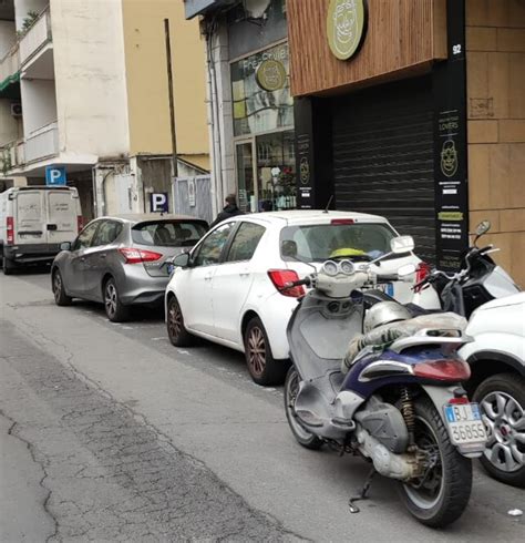 Catania Stalli Per Le Moto In Via Cagliari Sempre Occupati Da Auto