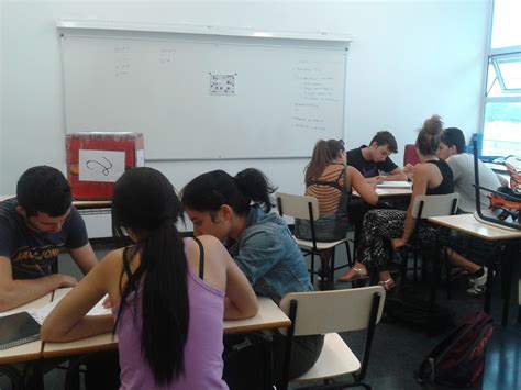 Aula de ciències socials del CFA Dolors Paul Història I concurs repàs