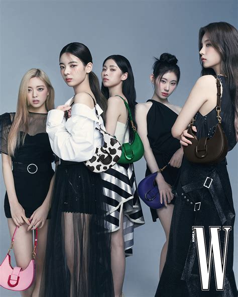 W Korea與itzy 2022秋季系列 Charles And Keith Mo