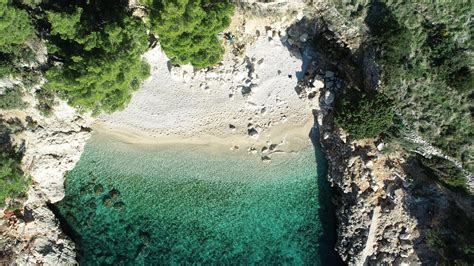 Slobodna Dalmacija S jedne od najpoznatijih plaža u Dalmaciji nestalo