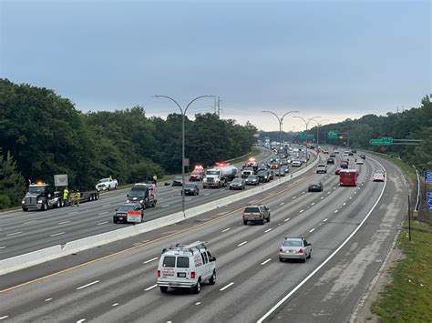 Crash backs up traffic on Interstate 95 south | ABC6