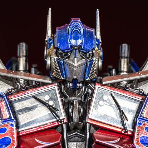 Threezero Dlx Revenge Of The Fallen Optimus Prime In Hand