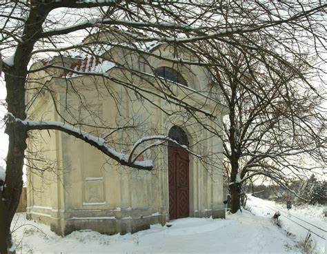 I zde byla Marie Terezie Kaple Nalezení sv kříže v Praze Krásná paní