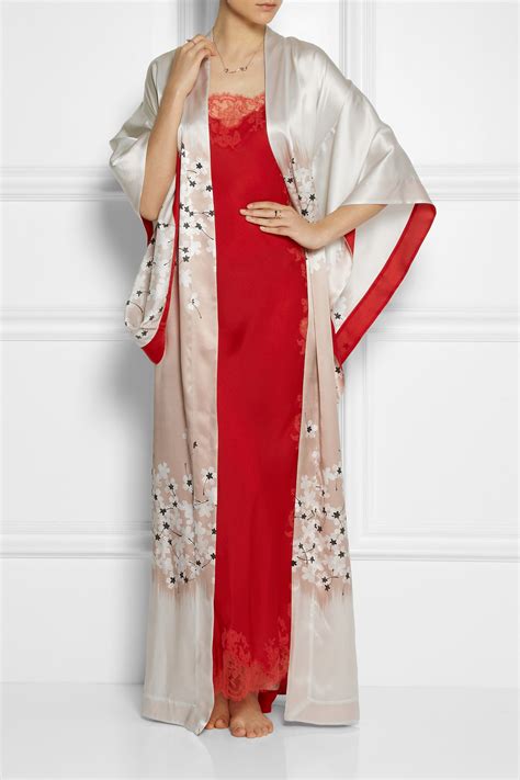 Carine Gilson Sakura Floral Print Silk Satin Kimono Robe In White