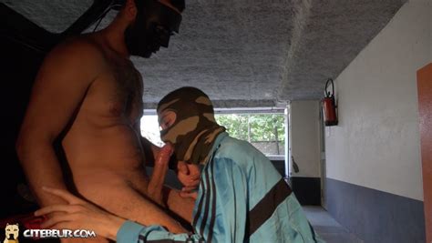 Dame más de tu semen caliente video porno gay en Sketboy