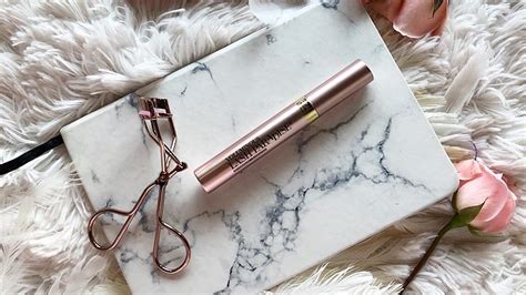 Paradise Makeup Review | Saubhaya Makeup