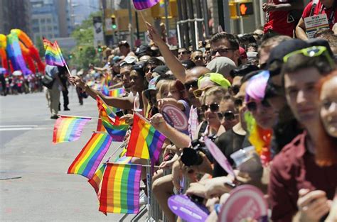 Nueva York Realiza Desfile Anual Del Orgullo Gay En La Quinta Avenida Fotos Mundo Correo