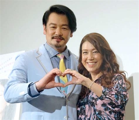 Lilico＆小田井涼平夫妻 離婚がテーマの映画にもラブラブ全開「2回目だけど、今の方が幸せよ。大好きだもん」 ライブドアニュース