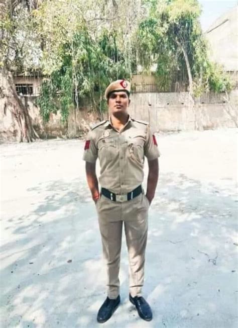 Its Never Too Late Delhi Police Head Constable Cracks Upsc In 8th Attempt