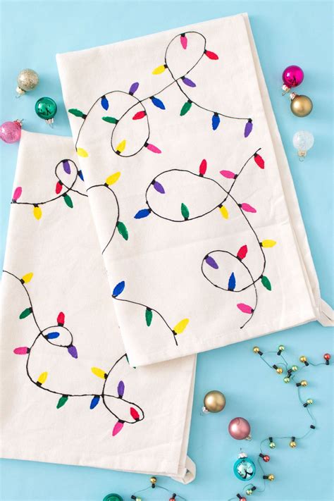 Make A Set Of Festive DIY Christmas Light Towels With This Video