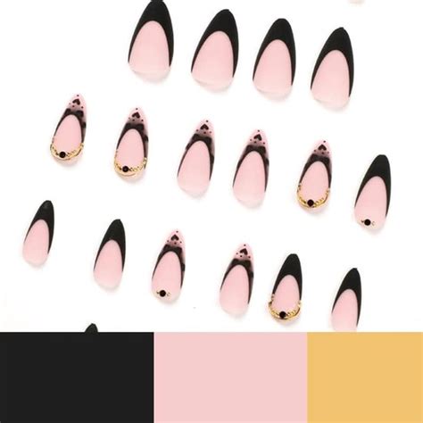 Nagel Ballerina Zwarte Rand Franse Stijl Gouden Draad Nepnagels Nude Mat Roze Bol