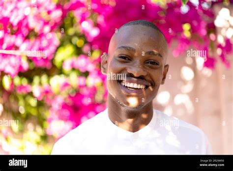 Homme gay jeune Banque de photographies et dimages à haute résolution Alamy