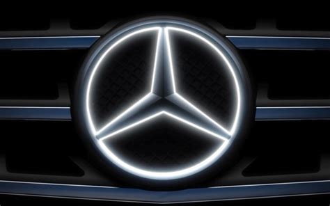 Mercedes-Benz Unleashes Glowing Silver Star Emblems - The Car Guide