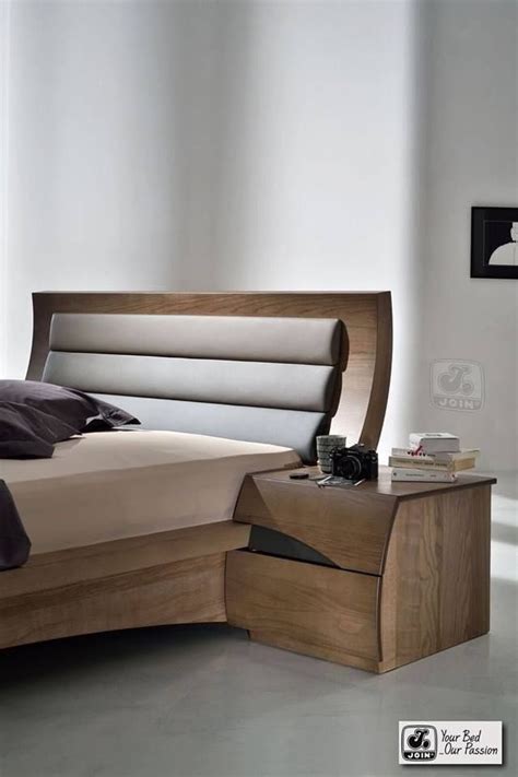 modern platform bed  wooden headboard