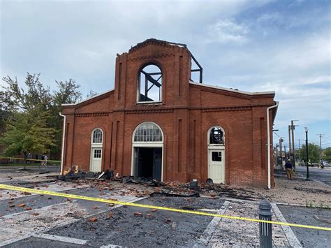 Broad Street Market vendors, city residents gather, grieve following devastating fire - TheBurg