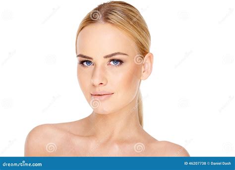 Femme Blonde Assez Jeune Avec Des Yeux Bleus Photo Stock Image Du Mignon Sain 46207738