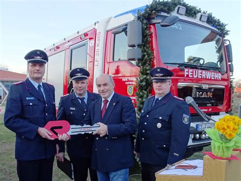 Fahrzeug Bergabe Lf Kats Und Mzf Feuerwehr Br Ckel