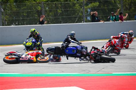 In pictures Lorenzo Dovi Viñales Rossi crash MotoGP